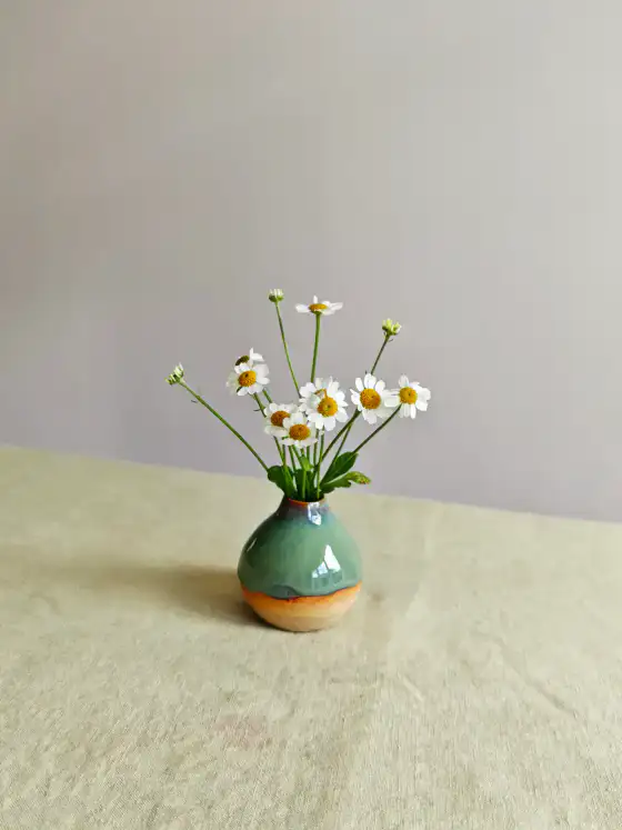 Bud vase image 1